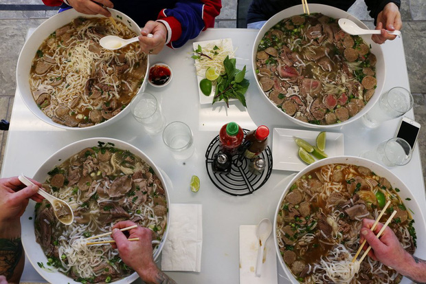 Nhà Hàng Việt Ở Mỹ Thách Thực Khách Ăn Tô Phở 6kg Lấy 100USD