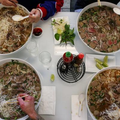 Nhà Hàng Việt Ở Mỹ Thách Thực Khách Ăn Tô Phở 6kg Lấy 100USD